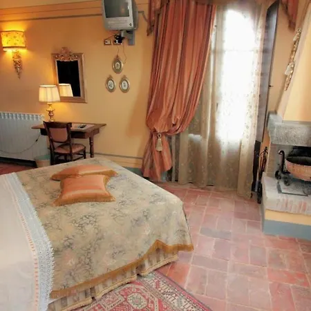 Fabulous Nestled Among The Vineyards And Cypresses *